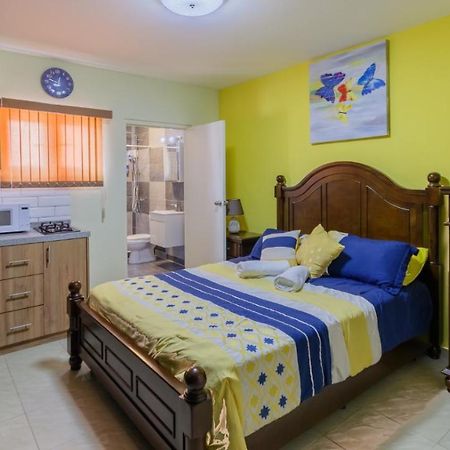 Omira Apartment Suites Willemstad Bagian luar foto