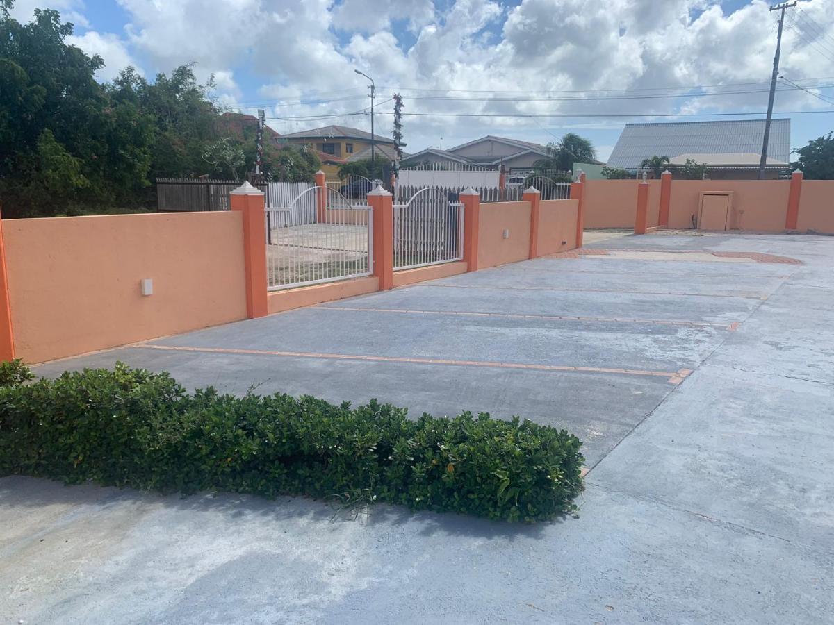 Omira Apartment Suites Willemstad Bagian luar foto
