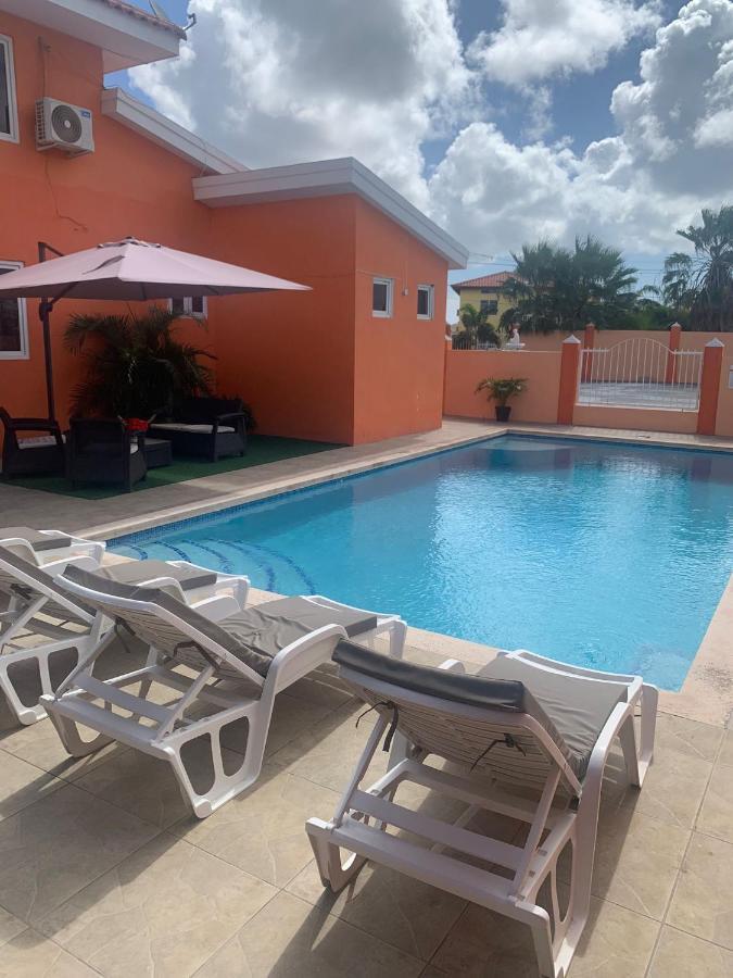 Omira Apartment Suites Willemstad Bagian luar foto