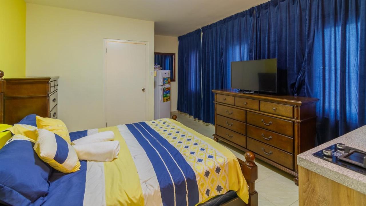 Omira Apartment Suites Willemstad Bagian luar foto